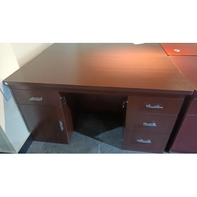 辦公桌、辦公椅